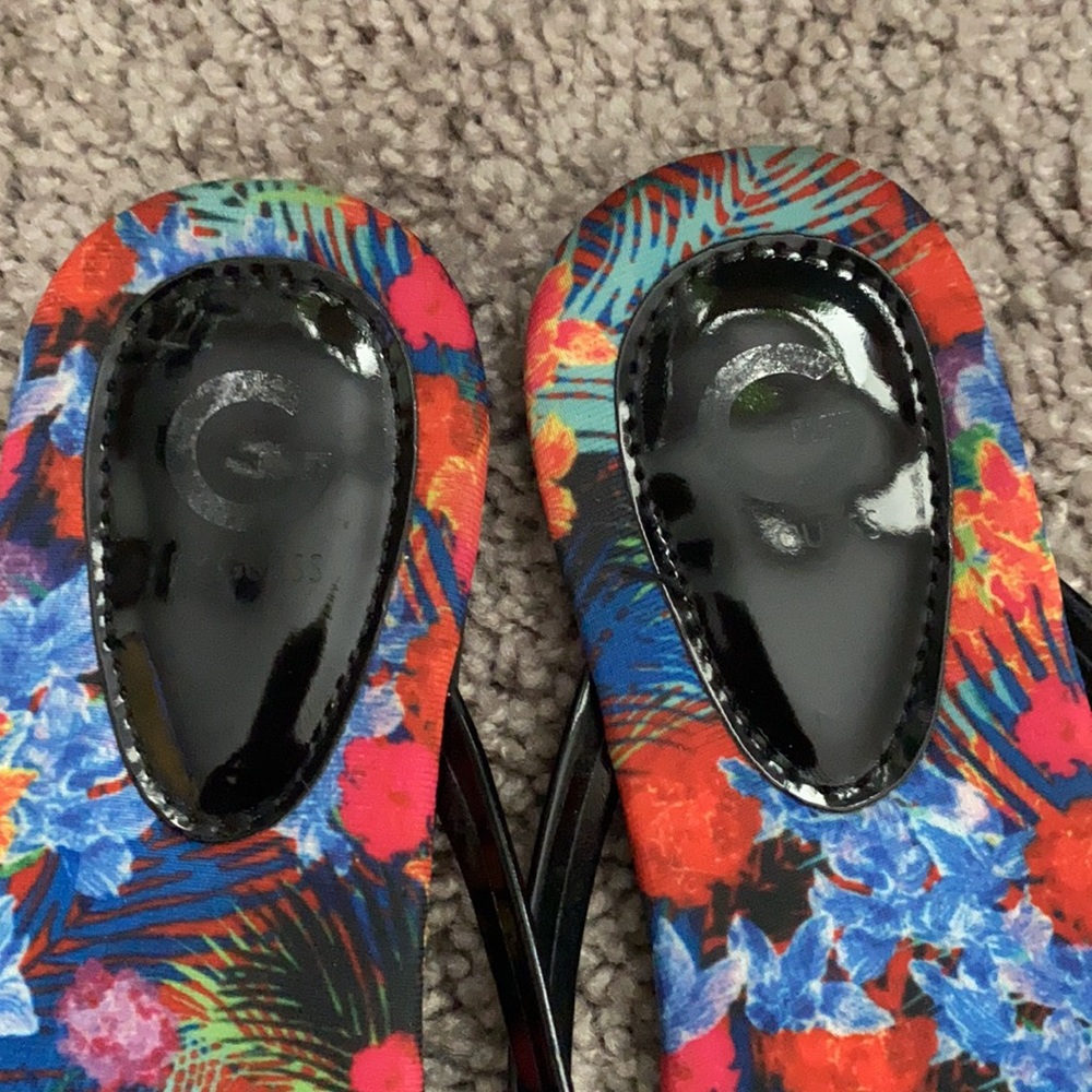 Guess flip flops - Picture 5 of 11